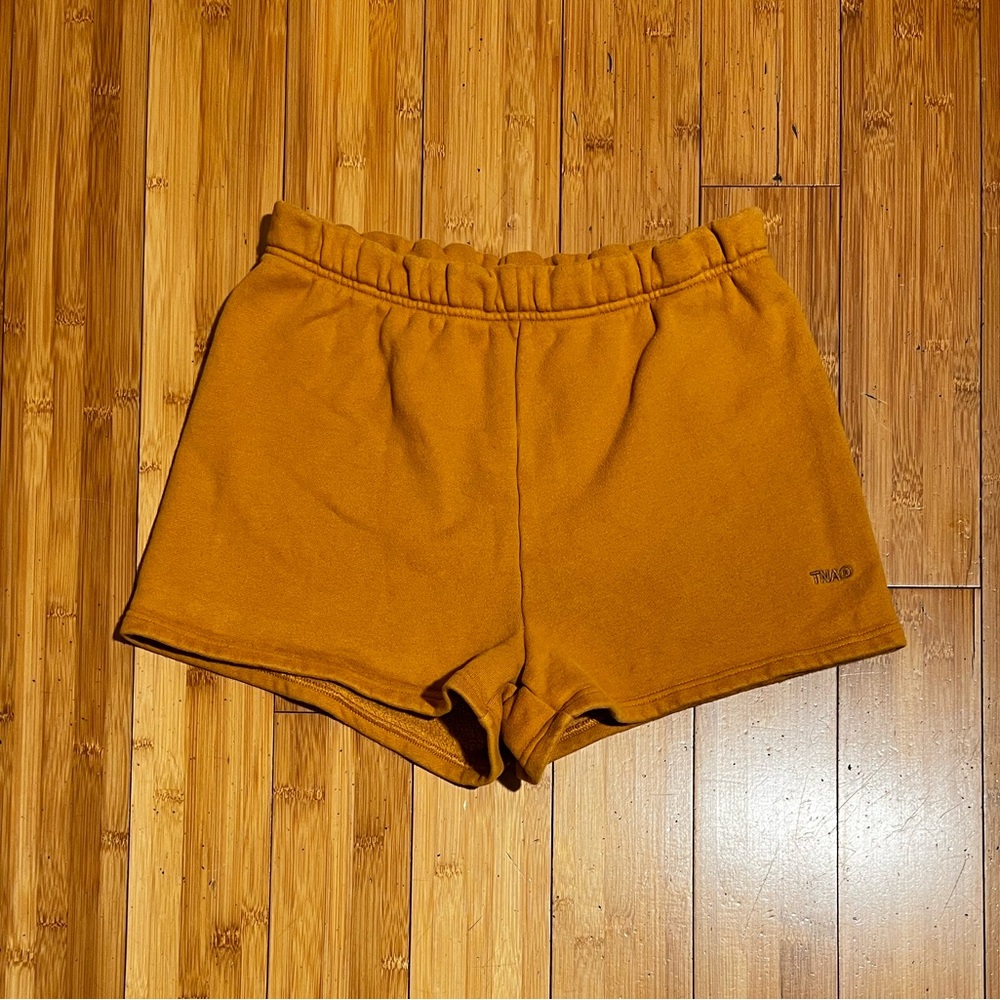 Aritzia TNA Cozy Fleece Perfect Fit Shorts Size M - Picture 2 of 14